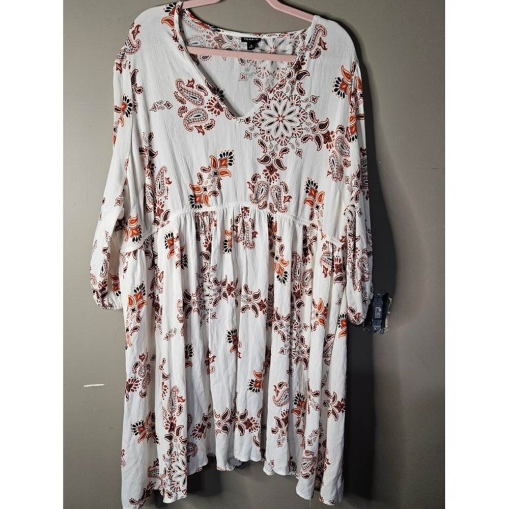 Torrid 3 White Paisley V-Neck Babydoll Dress Ptp 27" Length 39"